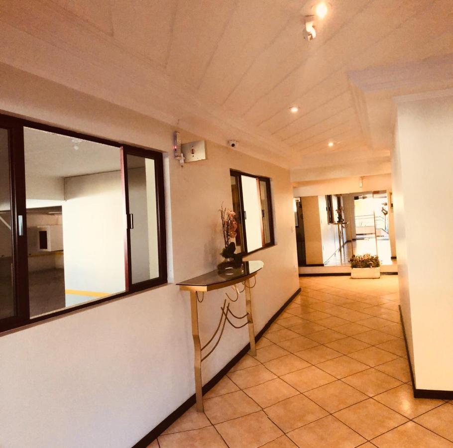 Excelente Apartamento Meia Praia - Itapema Esterno foto